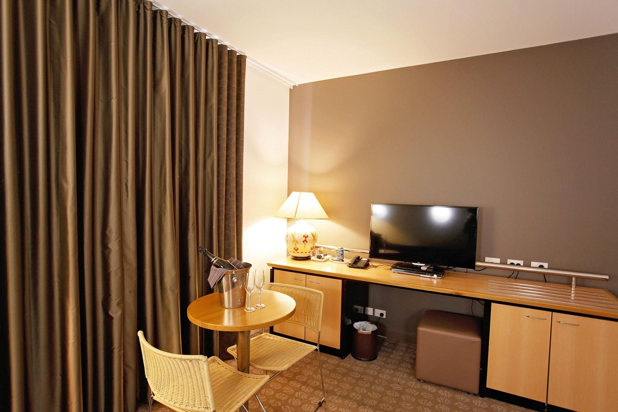 Golden Pebble Hotel Wantirna Экстерьер фото