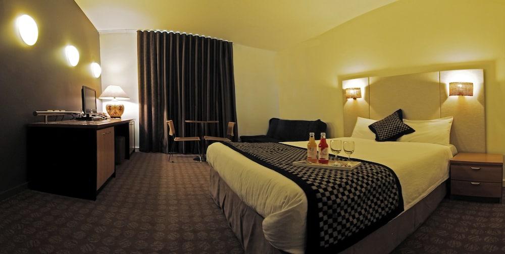 Golden Pebble Hotel Wantirna Экстерьер фото