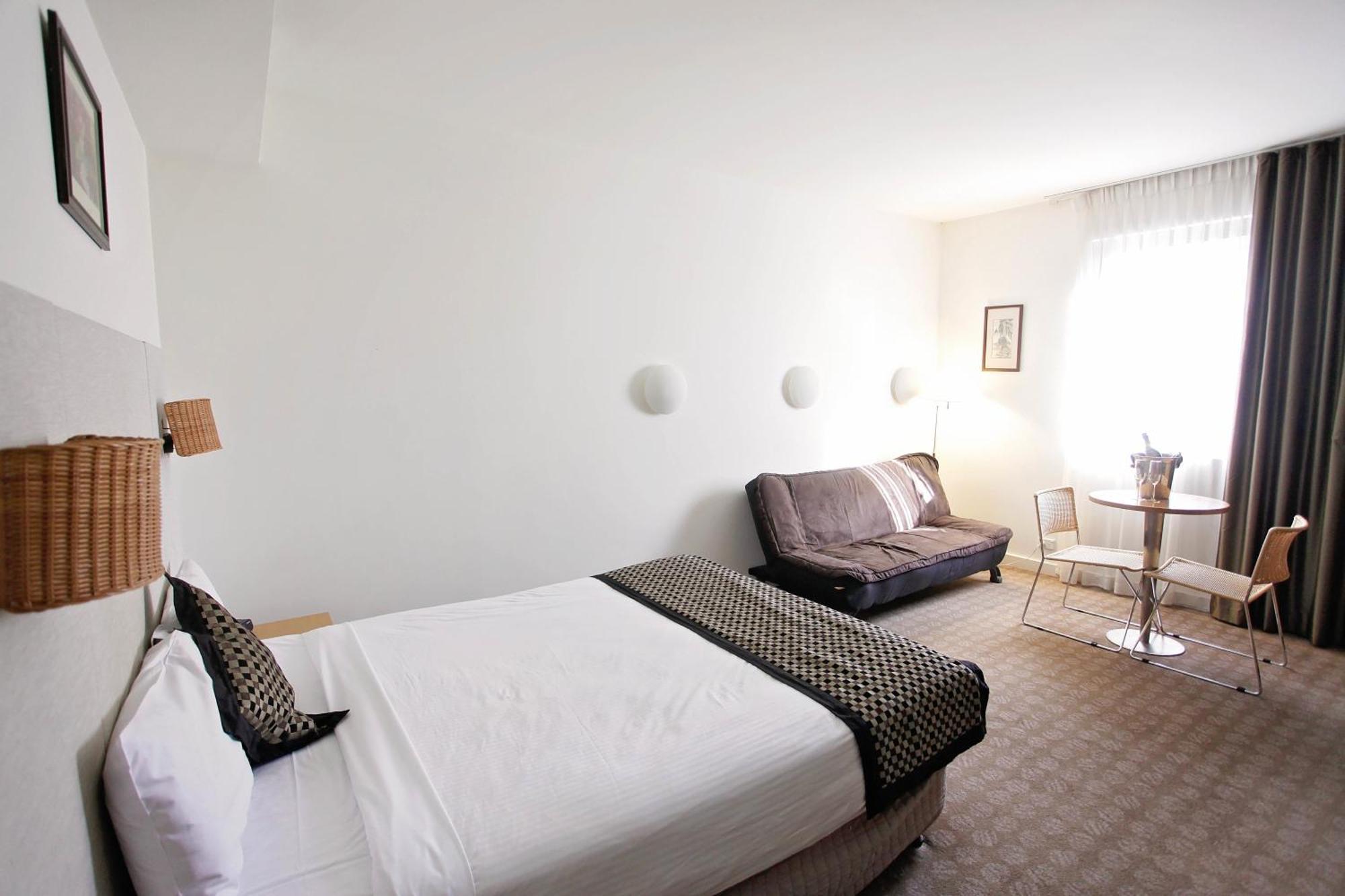 Golden Pebble Hotel Wantirna Номер фото