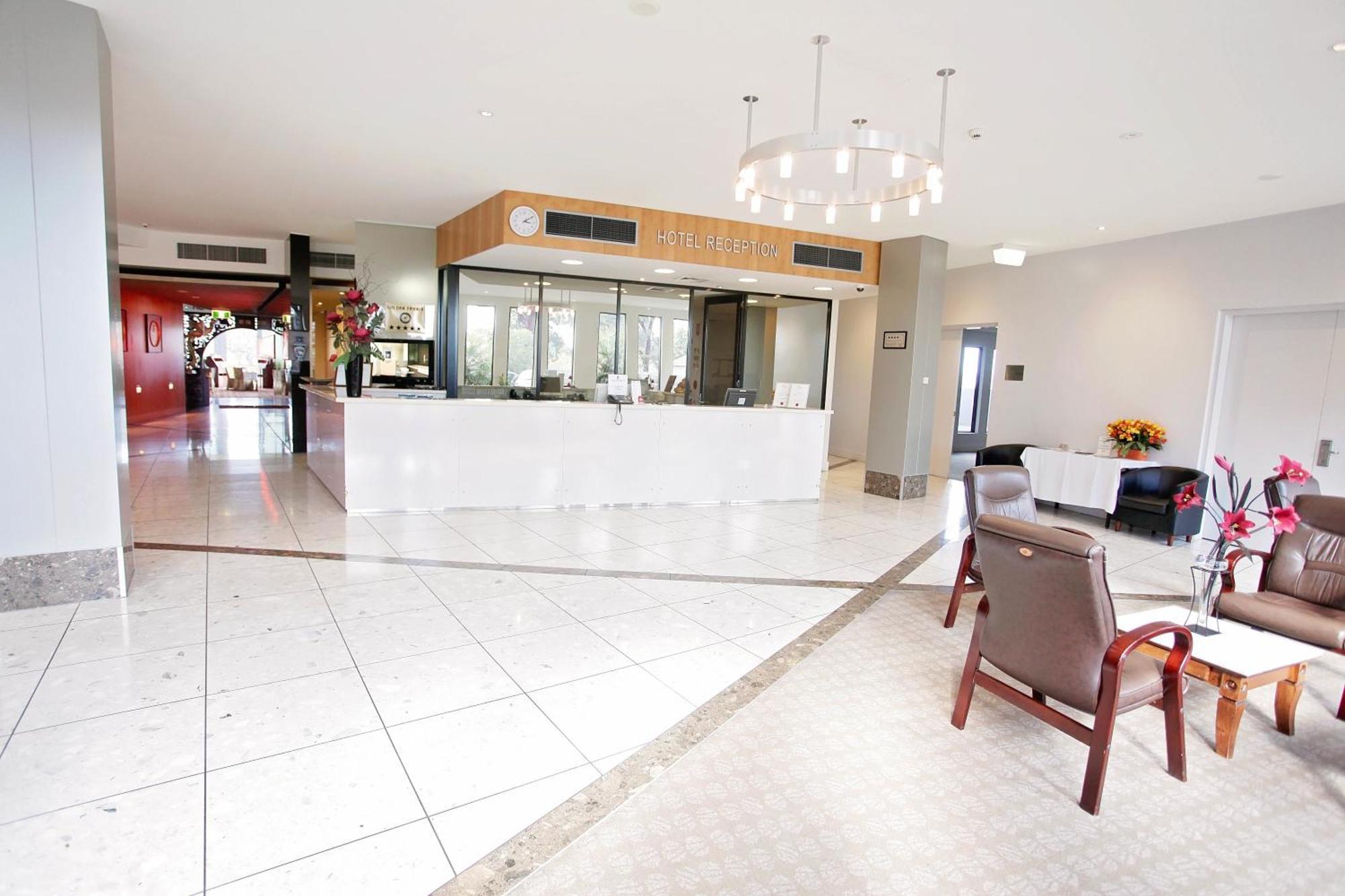 Golden Pebble Hotel Wantirna Экстерьер фото