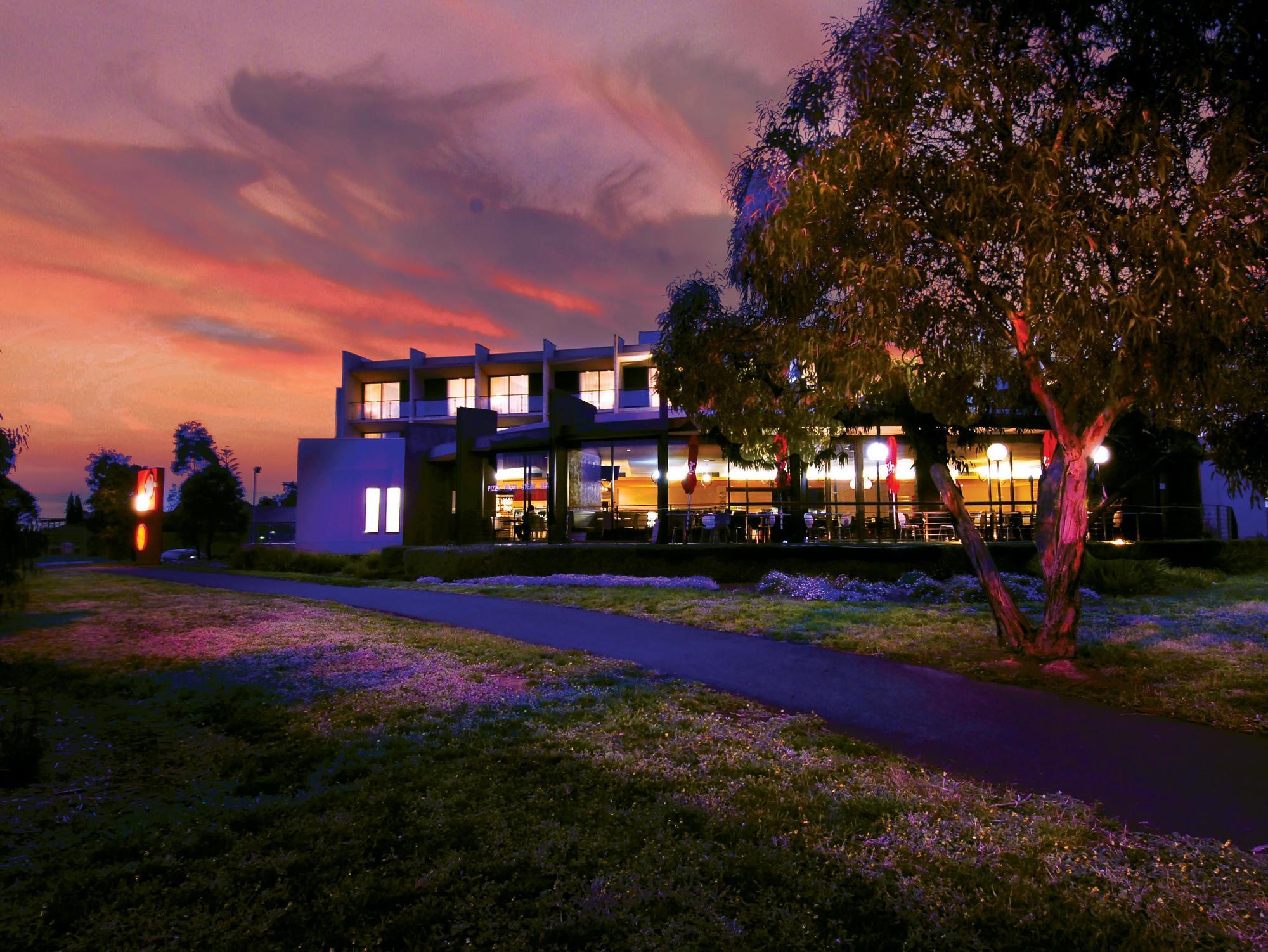 Golden Pebble Hotel Wantirna Экстерьер фото