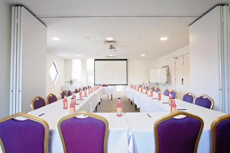 Golden Pebble Hotel Wantirna Экстерьер фото