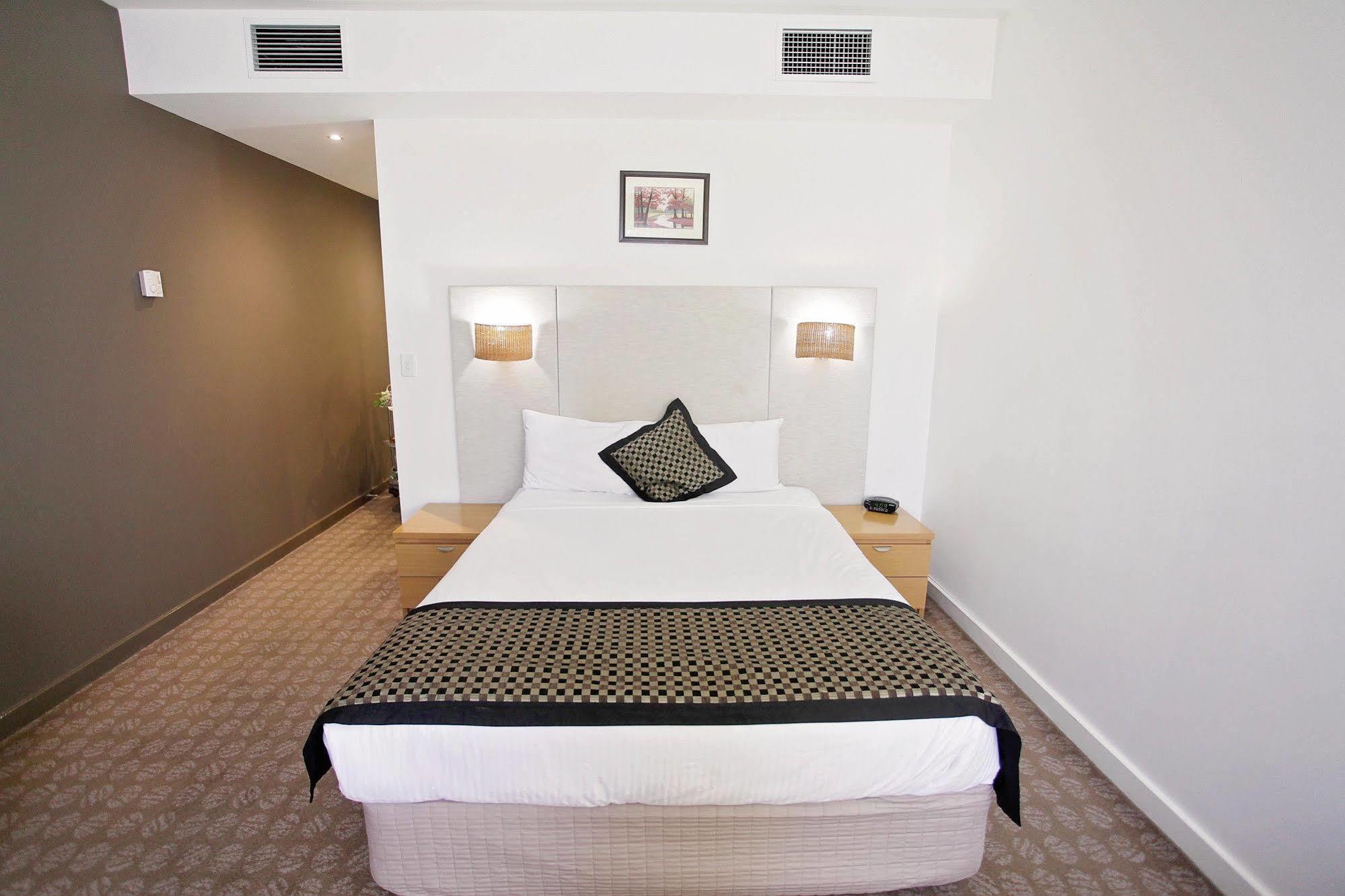 Golden Pebble Hotel Wantirna Экстерьер фото
