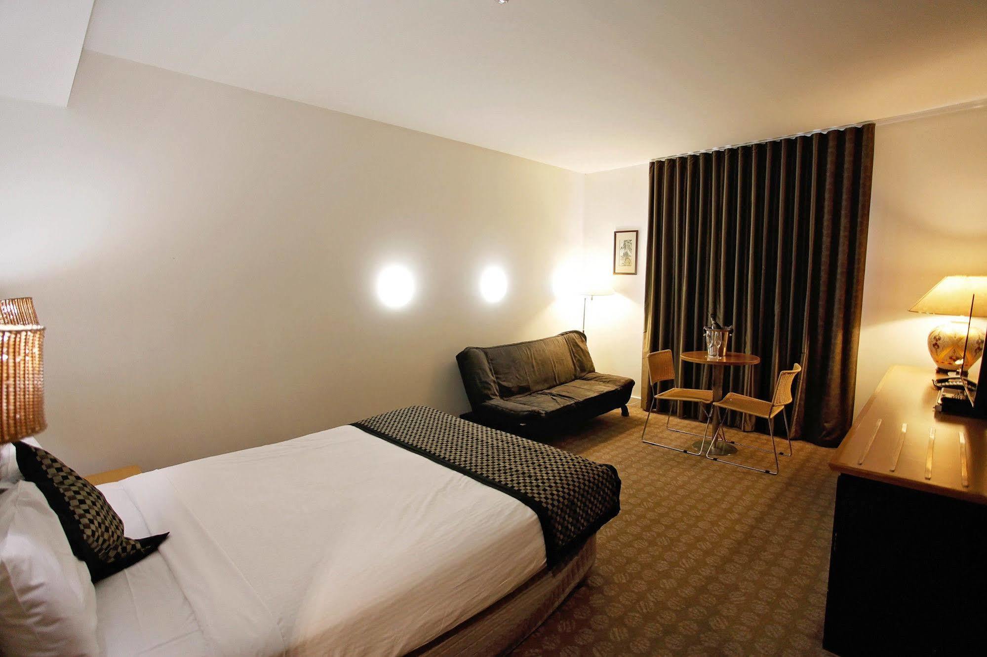 Golden Pebble Hotel Wantirna Экстерьер фото